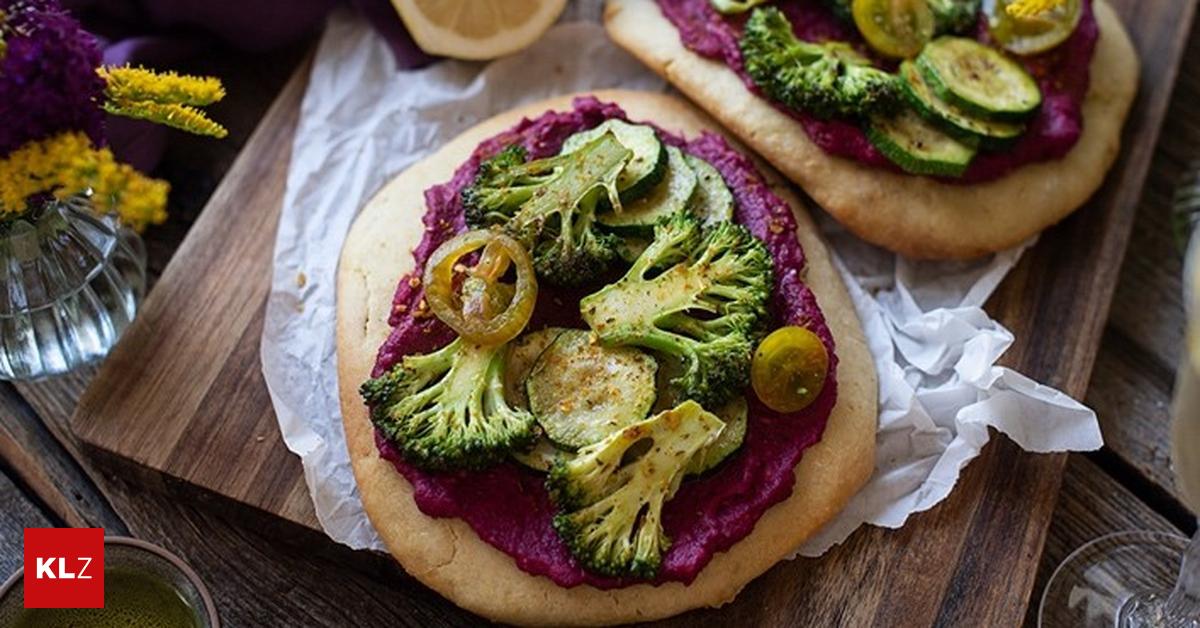 Rezept: Veganes Gemüse-Fladenbrot mit Hummus