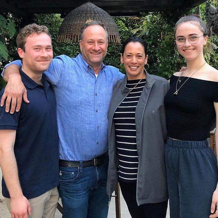 Kamala Harris zeigt sich auf Instagram mit Mann Douglas Emhoff und dessen Kindern Cole und Ella