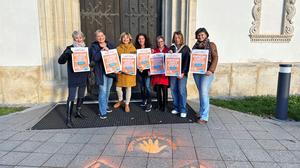 Die Soroptimistinnen vom Club Leibnitz mit Präsidentin Brigitte Hernach (rechts) setzen wieder sichtbare Zeichen gegen Gewalt an Frauen