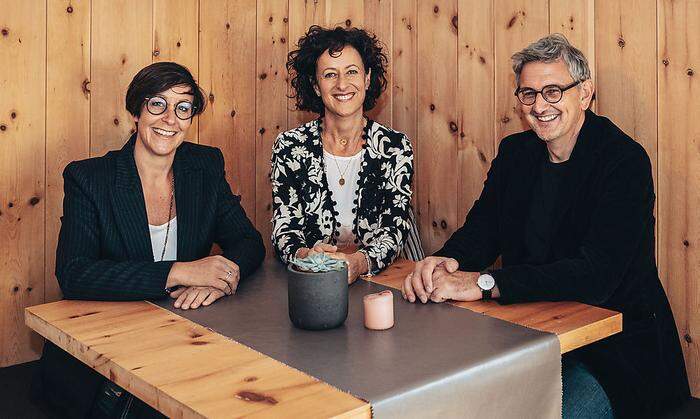Eva, Brigitte und Daniel leiten das Vier-Sterne-Plus-Hotel in Deutschnofen