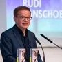 Anschober sichtlich zufrieden bei Buchpräsentation: Statt der Infektionskurve gehen diesmal nur die Mundwinkel nach oben