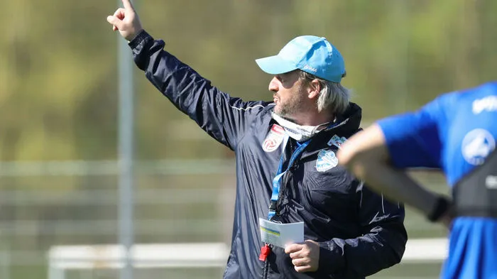 Trainer Markus Schopp mit Mund-Nasen-Schutz