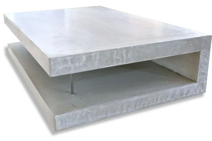 ROBUST: Dieser Couchtisch macht so einiges mit. AusBeton gegossen, hält er jeder Belastung stand und siehtdaneben auch noch echt stylisch aus! Gesehen aufwww.beton-moebel.at
