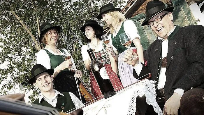 Simon Niederl, Ingeburg Weingerl-Bergbaur, Karin Grassl, Regina Monschein und Franz Pachler Haben Grund zum Feiern