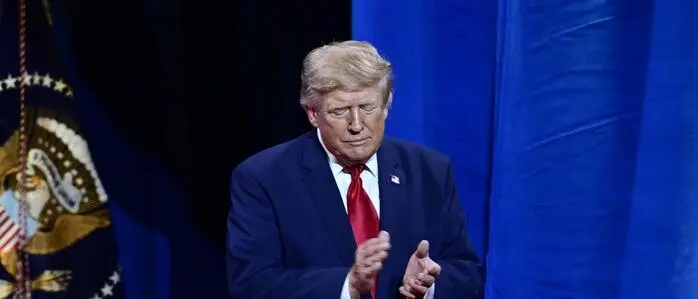 Donald Trump klatscht in die Hände