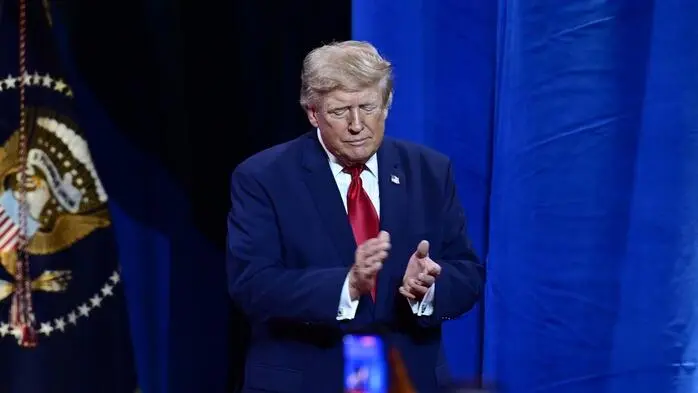 Donald Trump klatscht in die Hände