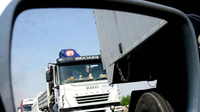 Auch abseits von Autobahnen wird Schwerverkehr für Anrainer mitunter zur Last