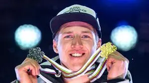 Raphael Haaser mit seinen Medaillen