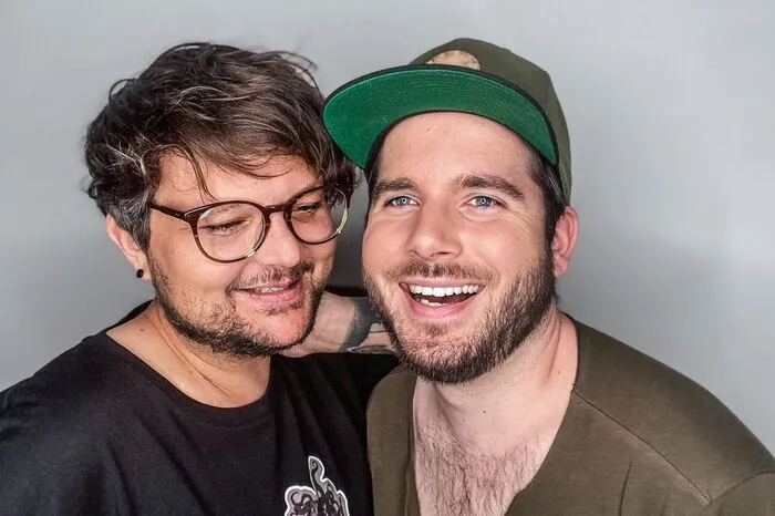 Bernd und Johannes Heinrich-Piebel besuchten die Mittelschule Markt Hartmannsdorf.