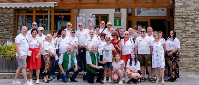 Rund 50 Personen von zwei Oldtimerclubs nahmen an der Ausfahrt nach Gasen in Gedenken an Erwin Piber teil