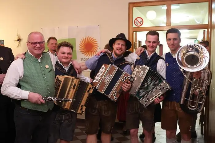 Sie sorgten für beste Einstimmung zum Ball: die Leonharder Musibuam.
