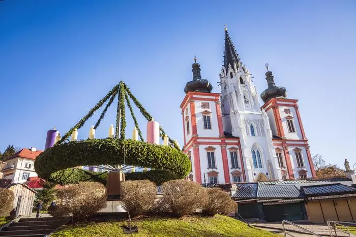 Den weltgrößten hängenden Adventkranz mit einem Durchmesser von 12 Metern gibt es in Mariazell