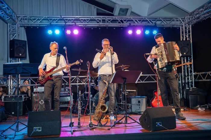 Die Band Osttirol Express versorgte jene Ballbesucher mit Musik, welche über das Parkett fegten.