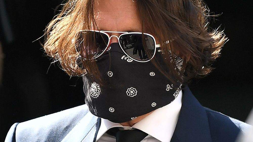 Johnny Depp mit Tuch-Maske in London