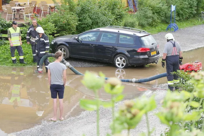Überflutete Wege am Camingplatz.