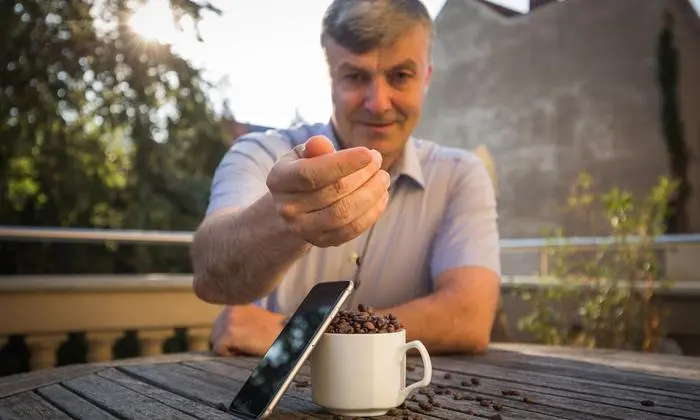 Ob Handy oder Kaffee - überall verstecken sich Emissionen: Wirtschaftsforscher Karl Steininger