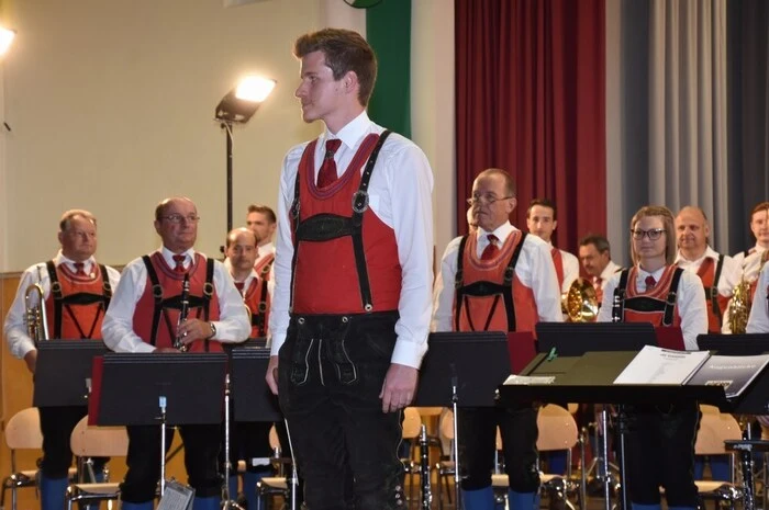 Sie hatten zu ihrem traditionellen Konzert in die Thomas-Schroll-Halle geladen.