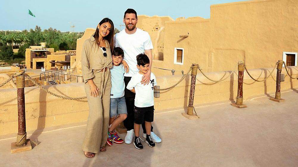 Lionel Messi mit seiner Frau Antonela Roccuzzo ihren gemeinsamen Kindern in Riad