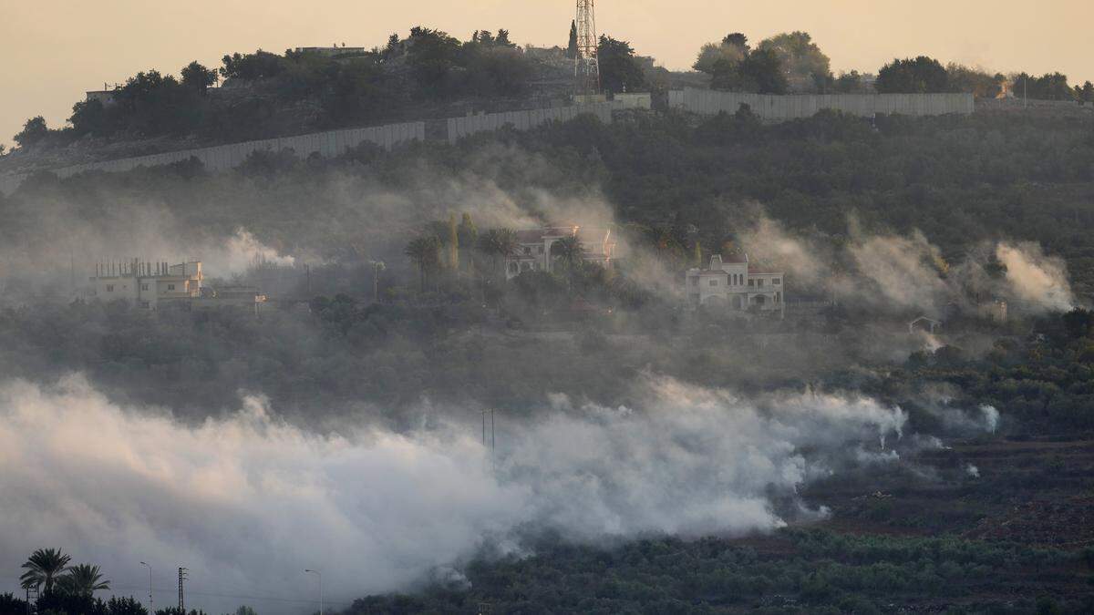 Die israelische Armee fliegt Luftangriffe auf Gaza