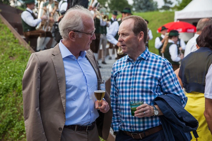 ... aus Wirtschaft und Politik.