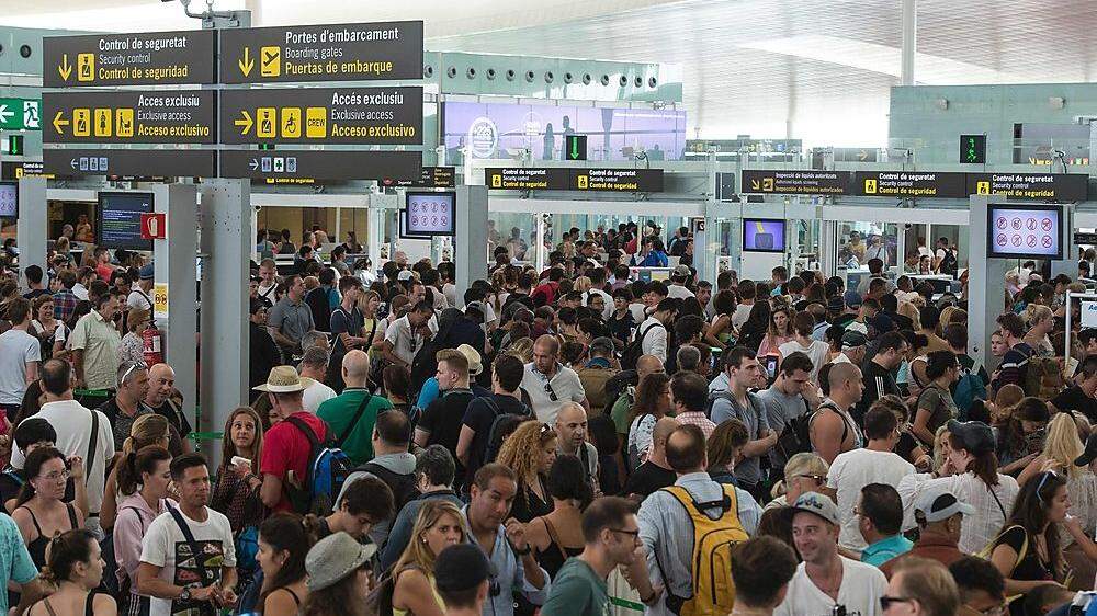 Auf Barcelonas Flughafen drohen lange Wartezeiten