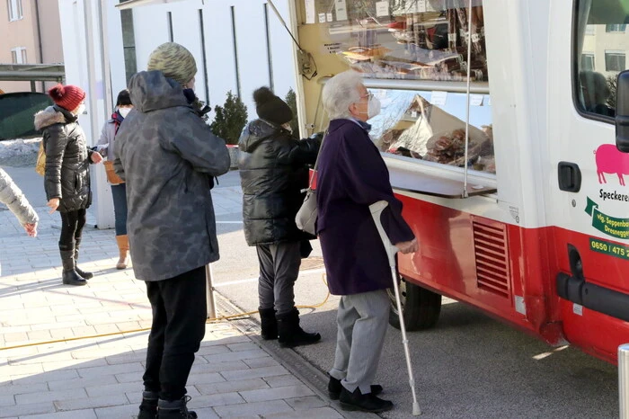 Und zwar am LIebenfelser Hauptplatz, wurde doch zum Wochenmarkt geladen. 