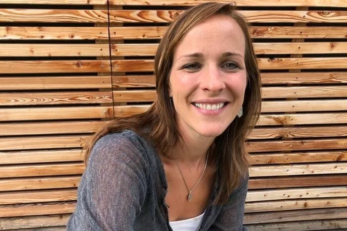 Veronika Hammer, Mutter, Gleisdorf: Das erste Schuljahr meiner Tochter war eine Reise ins Ungewisse: Es gab wegen Corona keinen Elternabend und wir kannten weder das Schulhaus von innen, noch die Lehrer vorab. Durch den Lockdown hat es etwas gedauert, bis die Kinder zueinander gefunden haben. Aber: Man kann alles schaffen, auch dank des Engagements der Lehrerin. Ich freue mich auf das nächste Schuljahr, dann mit mehr Routine und hoffentlich weniger Aufregung.