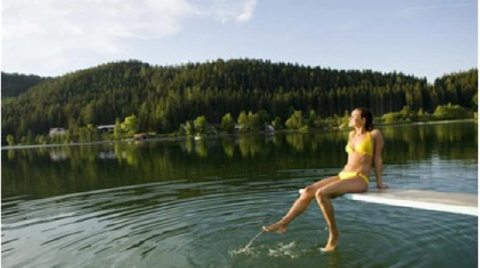 Der Erlaufsee im Mariazeller Land liegt auf 827 Metern Seehöhe und ist bis zu 38 Meter tief. Die Benützung des Freizeitgeländes ist gratis. Für das Parken an der Bundesstraße 71 können Kosten anfallen.