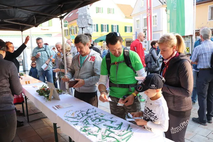 Bei den Buschenschänken Zach und Dokter fand der Wandertag einen „stürmischen“ Abschluss.