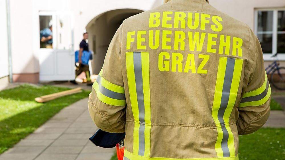 Im Keller eines Einfamilienhauses im Grazer Bezirk Liebenau brach am Samstagabend ein Brand aus 