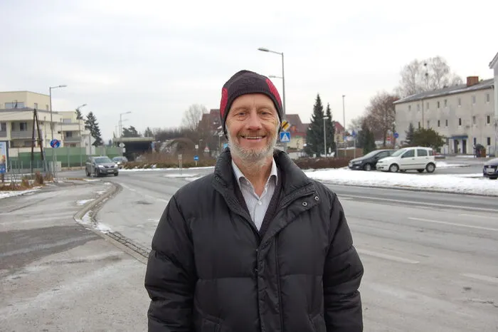 Karl Kapper"Das Wachstum im Bezirk ist erfreulich, es werden viele neue Siedlungen gebaut. Leider hält die Infrastruktur nicht mit." Außerdem sieht Herr Kapper ein Sicherheitsproblem: "In der Nachbarschaft wurde bereits eingebrochen. Wir stimmen mit unseren Nachbarn immer den Urlaub ab. Wenn jemand weg ist, passen die Nachbarn auf das Haus auf."