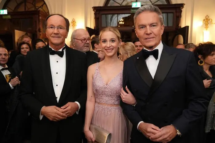 John Harris-Eigentümer Ernst Minar, Musicalstar Anna Rosa Döller und Moderator Alfons Haider