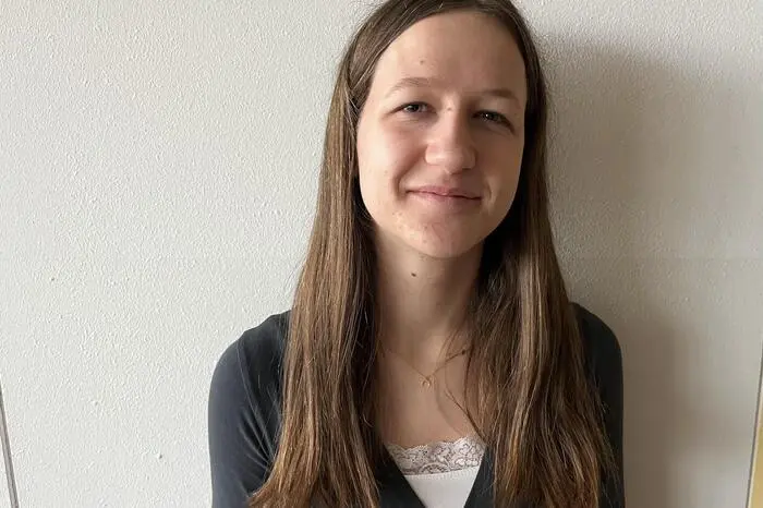 Lilli Melcher (16), Bad Radkersburg: „Meine Hauptinformationsquellen sind Radio, Fernsehen und Instagram. Fake News versuche ich zu vermeiden, indem ich vertrauenswürdige Quellen wie die ‚Zeit im Bild‘ oder den ‚Standard‘ heranziehe. Ob ich eine Story lese, hängt auch davon ab, ob es einen ‚catchy title‘ gibt.“
