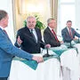 Erwin Dirnberger, LH Hermann Schützenhöfer, sein Stellvertreter Anton Lang und Kurt Wallner präsentierten das Paket