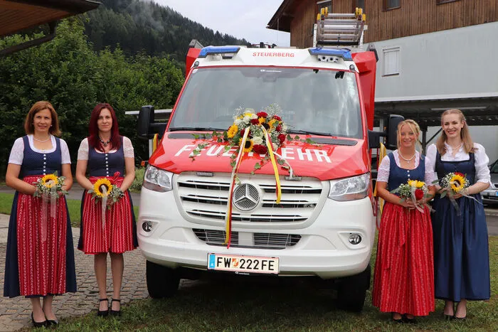 Die Patinen der FF-Steuerberg von Links: Uta Pleschberger, Josefine Puggl, Stefanie Stark und Karoline Stich.