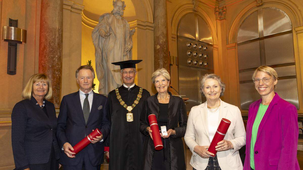 Katrin Schaupp, Gabriele Krenn und Jochen Pildner-Steinburg durften sich über eine Auszeichnung freuen