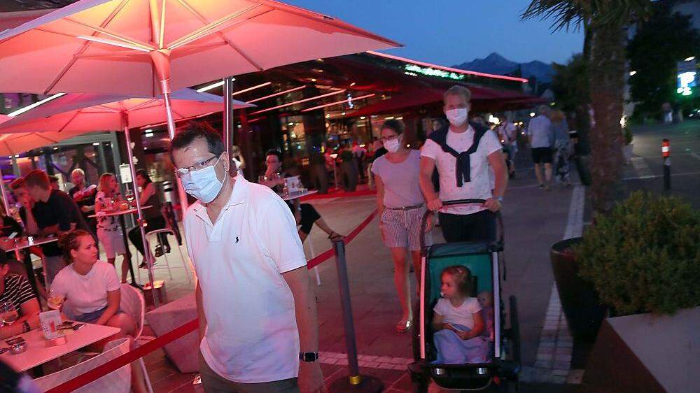 Bei den sechs Abendeinkaufs-Terminen in Spittal wird es freitags von 18 bis 2 Uhr eine behördlich verordnete Maskenpflicht geben – wie etwa in Velden