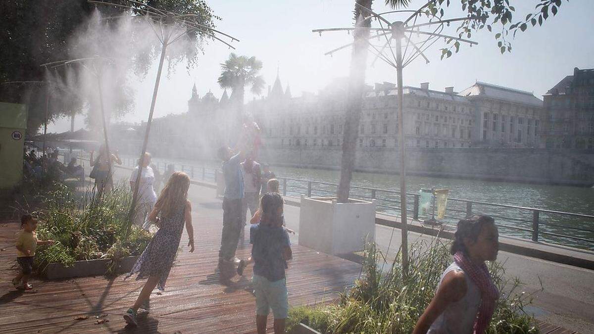 Sprühnebel im öffentlichen Raum - das gibt es in Paris. In Graz war es bislang kein Thema