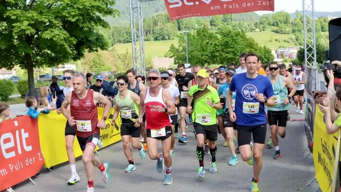 Der Bezirk St. Veit stand am Sonntag im Mittelpunkt eines großen Laufmeetings. Der Laufclub (LC) „Vitus St. Veit“ lud zum 20. Sonnenlauf. Und zwar in der Jacques-Lemans-Arena nahe der Bezirkshauptstadt.