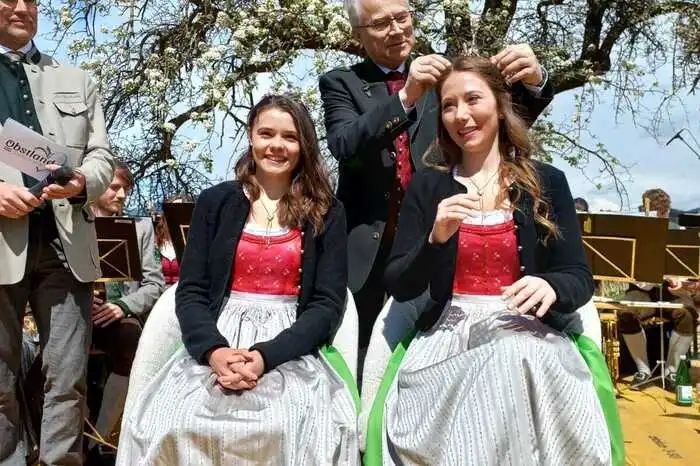 Dort wurden die neuen Hoheiten Ulrike und Helene von Hans Seitinger gekrönt.