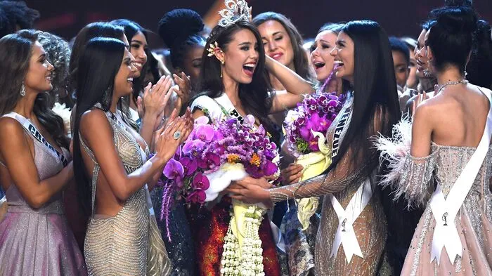 Die neue "Miss Universe" stammt von den Philippinen. Die 24-jährige Catriona Gray ist am Montag im Finale in Bangkok zur neuen Titelträgerin gekrönt worden.  