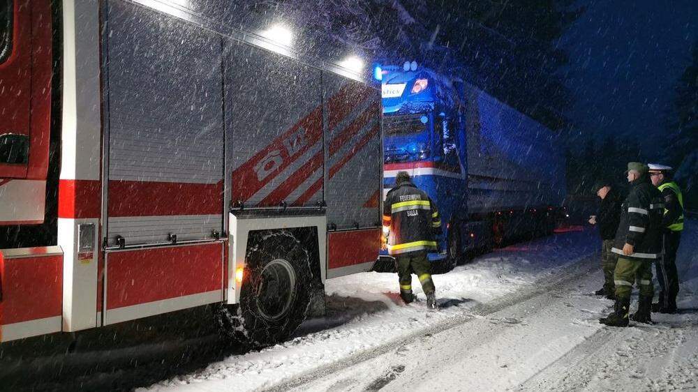 Sobald am Gaberl Schnee liegt, kann die Feuerwehr fast sicher mit einer Alarmierung wegen hängen gebliebener LKW rechnen