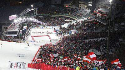 50.000 begeisterte Fans werden zum 20. Nachtslalom am Dienstag in Schladming erwartet