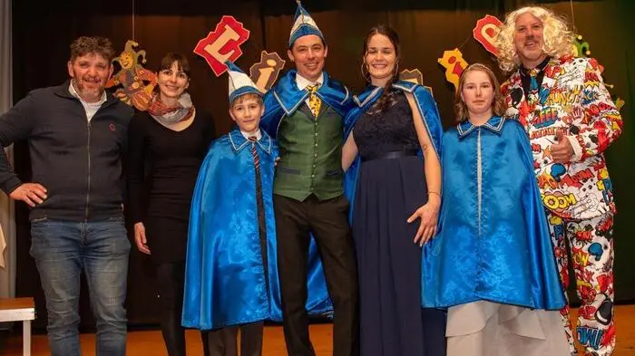 Markus Unterguggenberger (Obmann Gemischter Chor Liesing), Erika Stabentheiner (Obfrau Theatergruppe Liesing), Tobias I., Martin I., Bettina I., Magdalena I. und Michael Egartner (Moderator und Obmann der Trachtenkapelle Liesing)