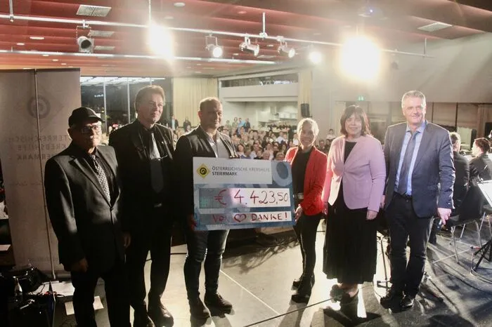Beim Benefizkonzert wurden Spenden für die Steirische Krebshilfe gesammelt. Den Betrag von 4423 Euro rundete die Raiffeisenbank Mureck auf 5000 Euro auf.