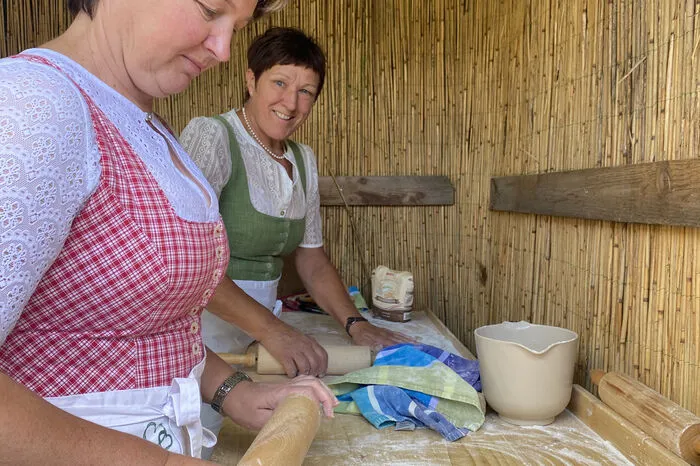 Köstliche Krapfen, frisch von den Bäuerinnen zubereitet