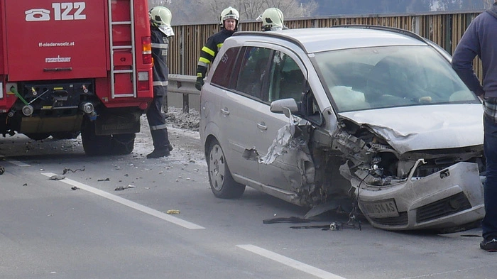 Die Feuerwehr war mit zwei Fahrzeugen im Einsatz.