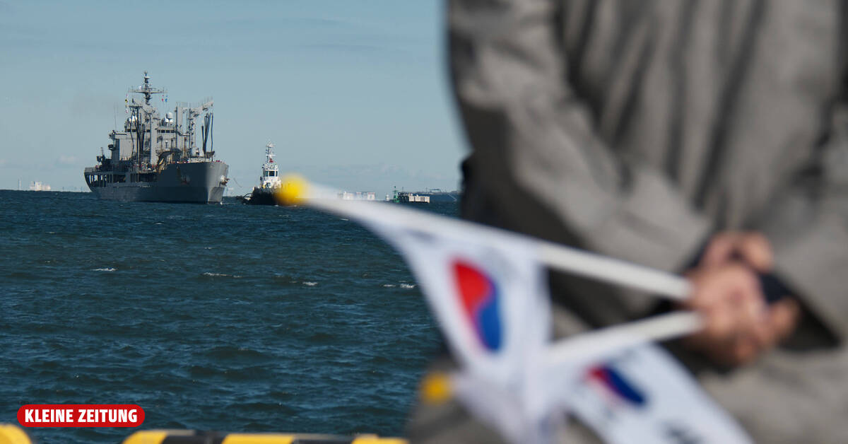 Choe Hyon: Neues Kriegsschiff aus Nordkorea während Zeremonie zerstört