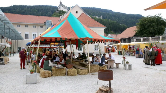 Wenn das kein Grund zum Feiern ist! Bereits seit einem Vierteljahrhundert gibt es den Verein „Mittelalterliches Friesach“. 