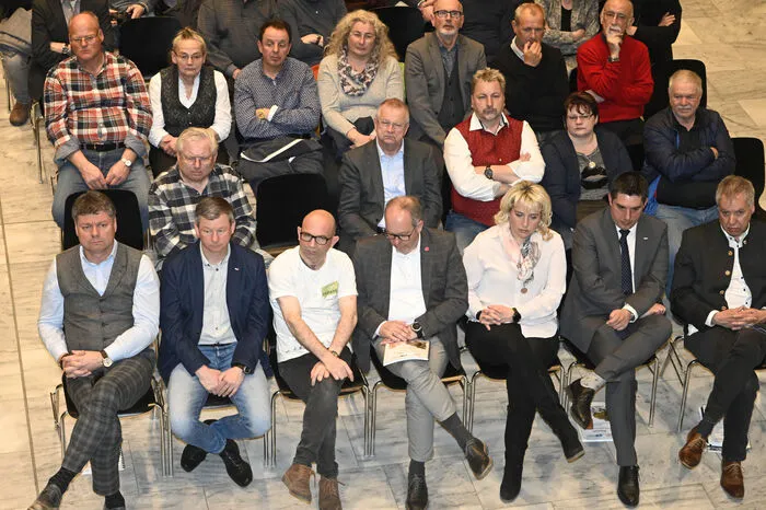 Geschlossenheit, auch beim Verkehrskonzept: Bürgermeister sowie die Stadt- und Gemeinderäte.